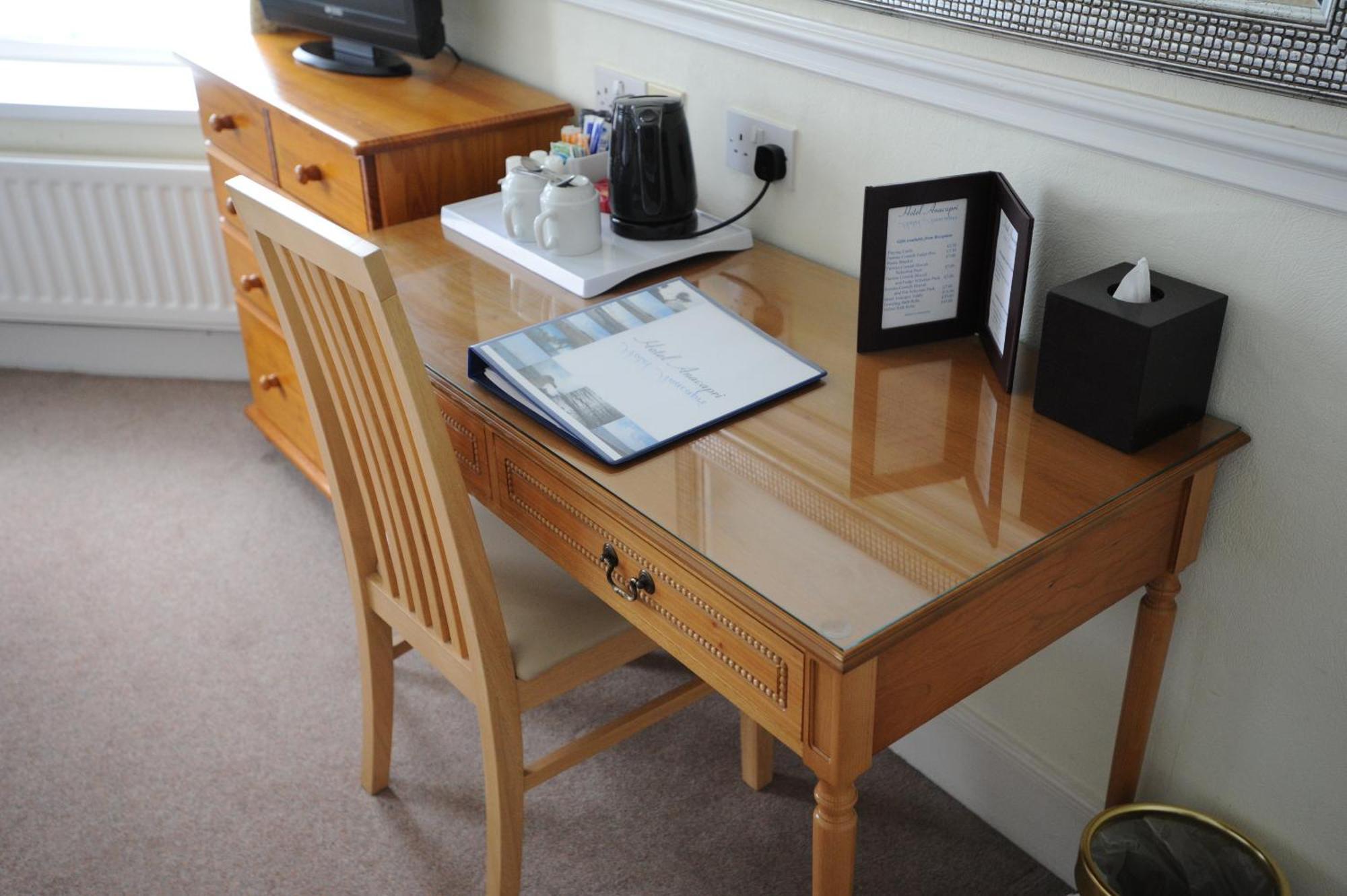 Hotel Anacapri Falmouth Pokoj fotografie A writing desk